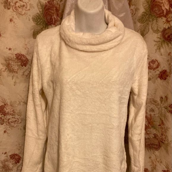 Emily Daniels Tops - NWT Pullover Sweater